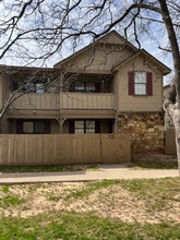 9107 S Urbana Ave, Unit 5F in Tulsa, OK - Foto de edificio - Building Photo