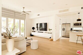 859 Hyperion Ave in Los Angeles, CA - Building Photo - Building Photo