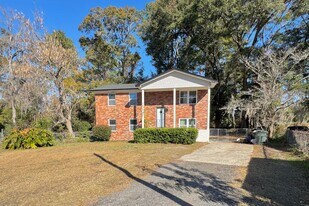 604 Maxwell St in Hinesville, GA - Building Photo