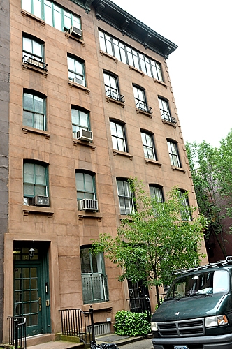 12 Bank St in New York, NY - Building Photo