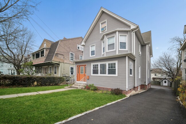 159 Valley Rd in Montclair, NJ - Foto de edificio - Building Photo