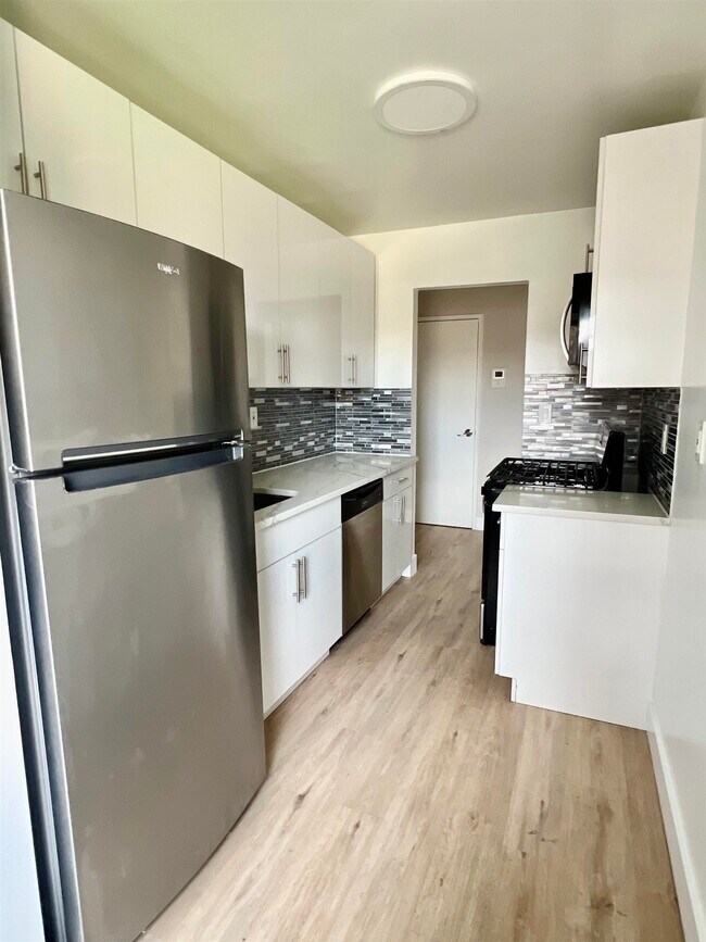 7300 JFK Blvd E in North Bergen, NJ - Building Photo - Building Photo