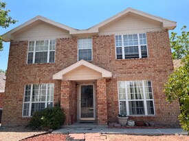 8008 Smokerise Ave NW in Albuquerque, NM - Building Photo