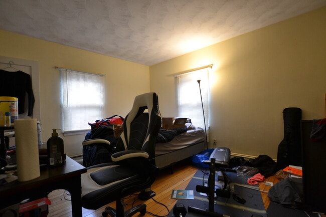 20 Shanley St, Unit 1 in Boston, MA - Foto de edificio - Building Photo