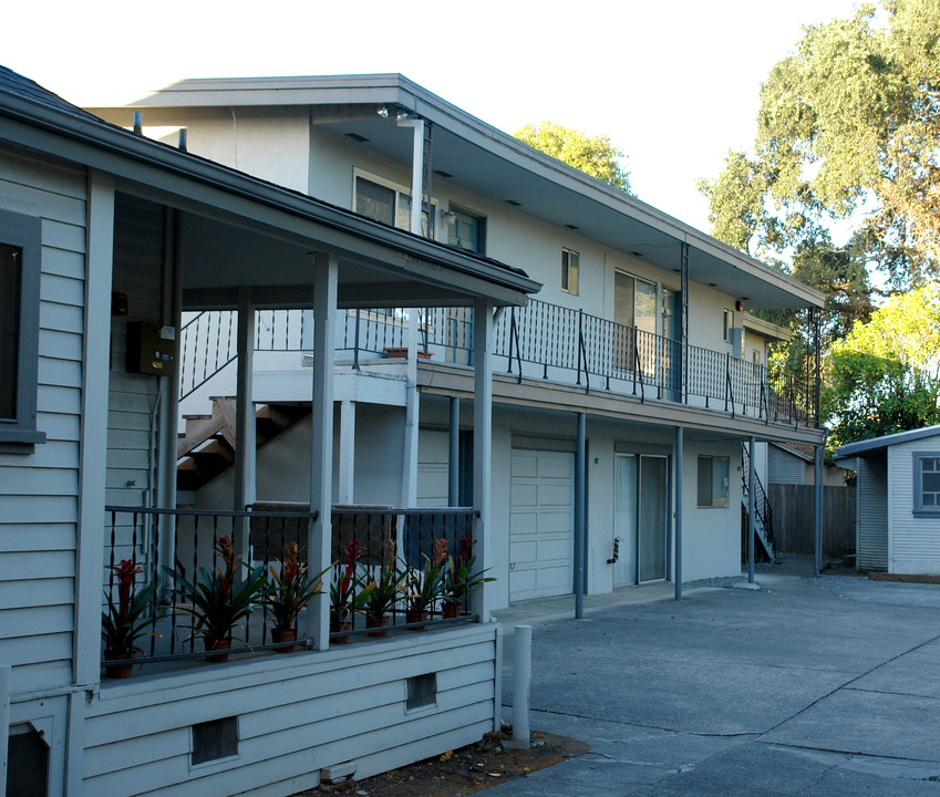 521 Davis St in Santa Rosa, CA - Building Photo