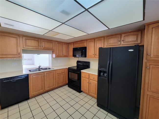 16171 Blatt Blvd, Unit #402 in Weston, FL - Building Photo - Building Photo