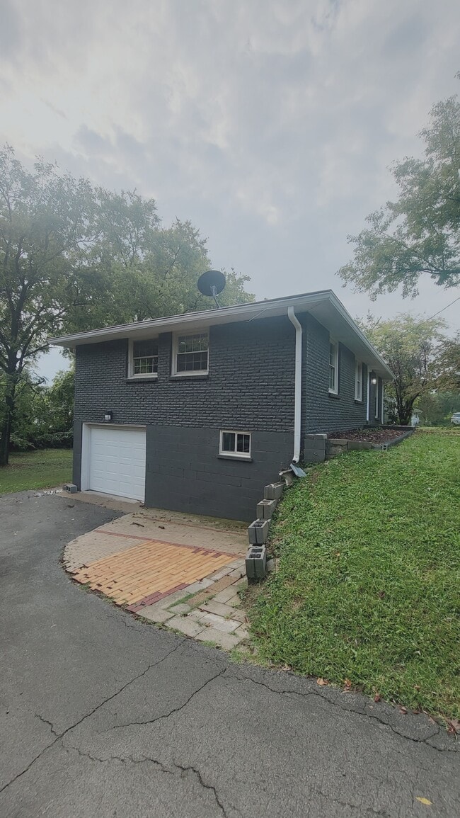 910 Rexdale Dr in Nashville, TN - Building Photo - Building Photo