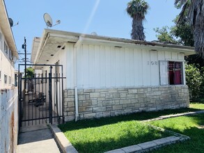 10812 California Ave in Lynwood, CA - Foto de edificio - Building Photo