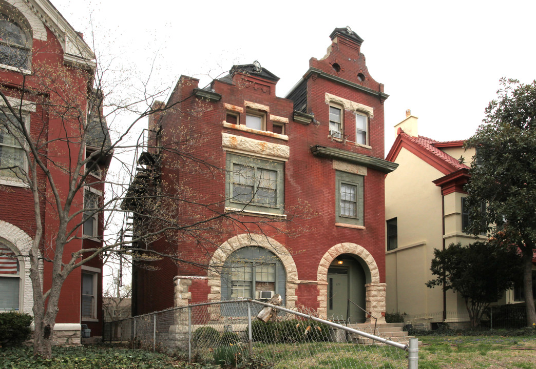 121 W Ormsby Ave in Louisville, KY - Foto de edificio