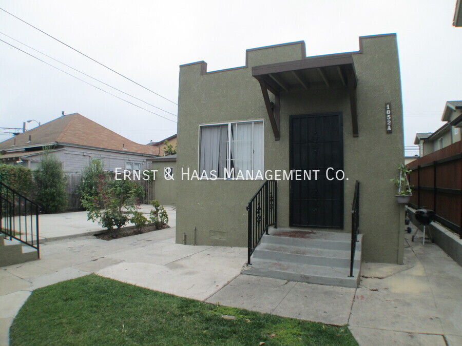 1052 E 5th St in Long Beach, CA - Building Photo