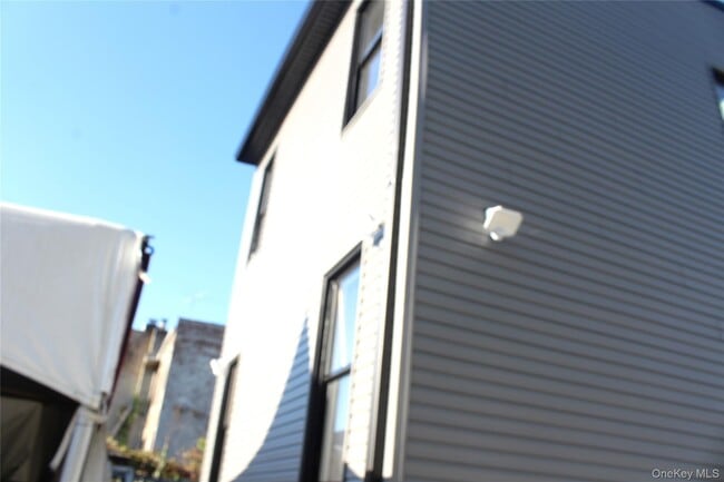 816 Barbey St in Brooklyn, NY - Building Photo - Building Photo