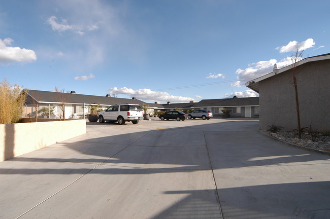 15011 Bear Valley Rd in Hesperia, CA - Building Photo - Other