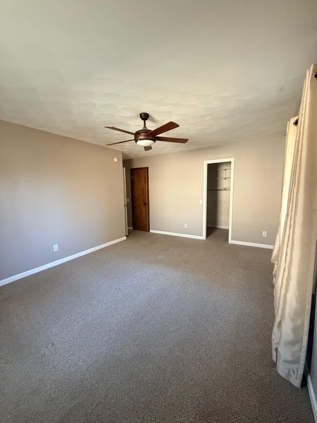 3131 Turning Mill Dr in Springfield, IL - Building Photo - Building Photo