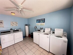 30 SE 4th Ave, Unit 116 in Hallandale Beach, FL - Building Photo - Building Photo