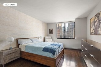 255 E 49th St in New York, NY - Building Photo - Building Photo