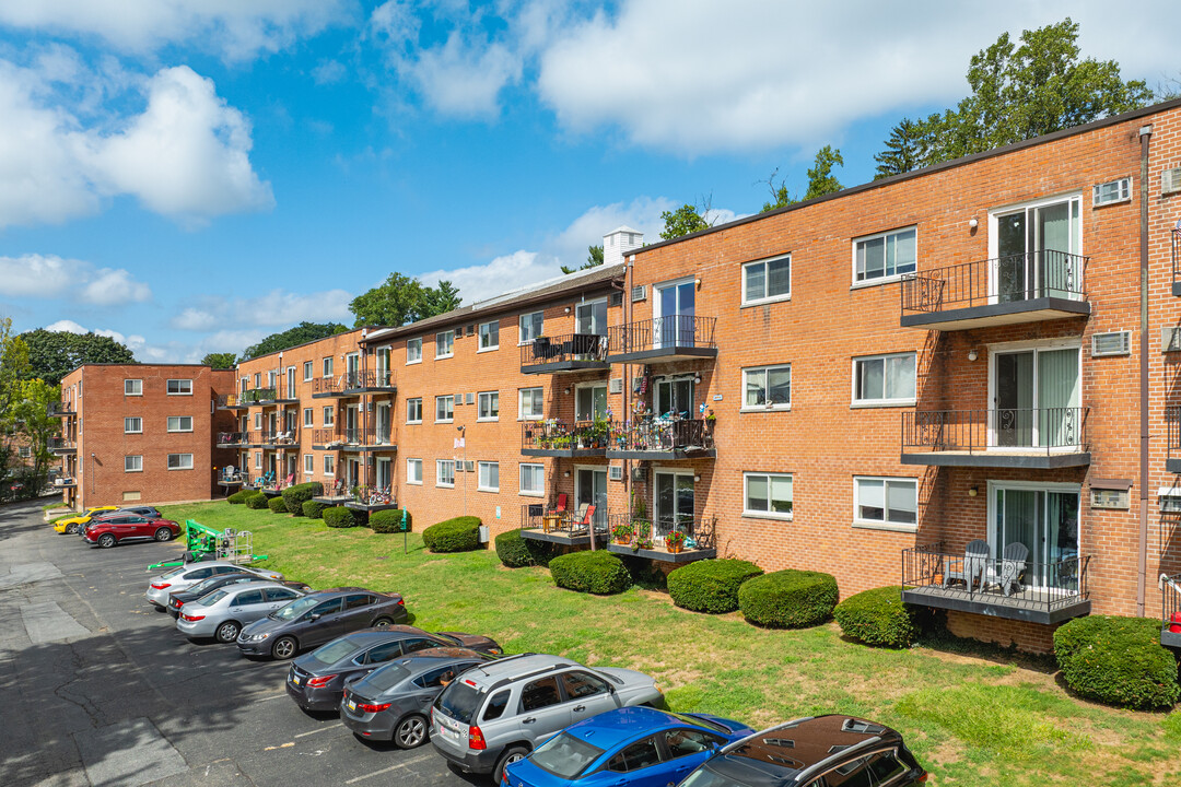 Llanerch Place Apartments in Drexel Hill, PA - Building Photo