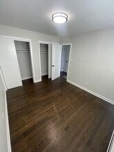 7810 S Escanaba Ave, Unit 2B in Chicago, IL - Foto de edificio - Building Photo