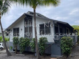 76-133-133 Royal Poinciana Dr in Kailua Kona, HI - Building Photo