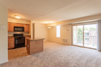 Brookstone in Gwynn Oak, MD - Foto de edificio - Interior Photo