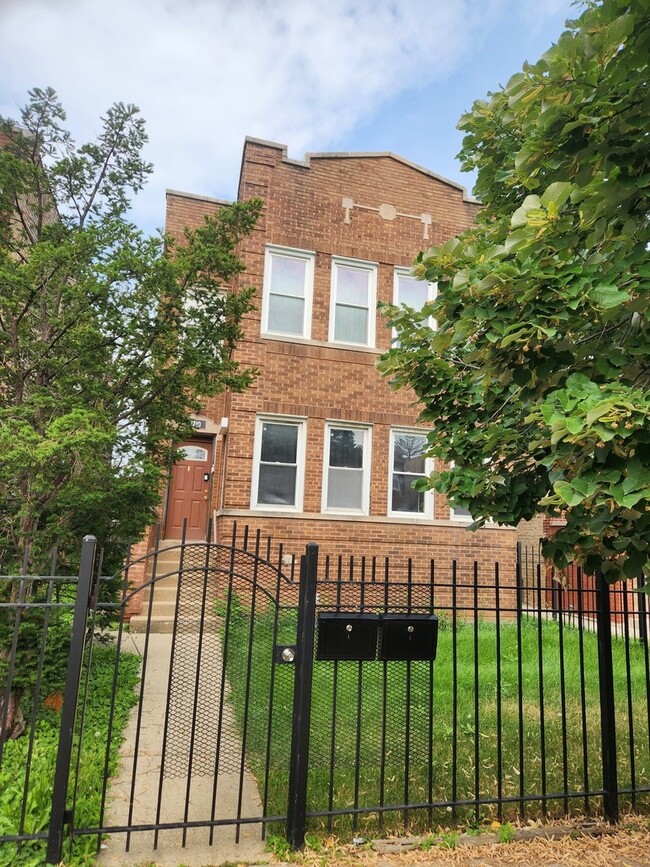 property at 1710 N Meade Ave