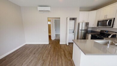 5214 E Falls View Dr in San Diego, CA - Building Photo - Building Photo