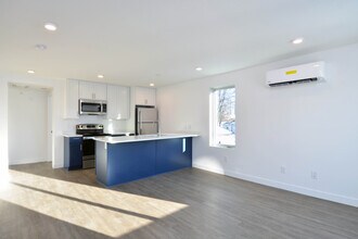 2909 Grand St NE, Unit 2 in Minneapolis, MN - Building Photo - Building Photo