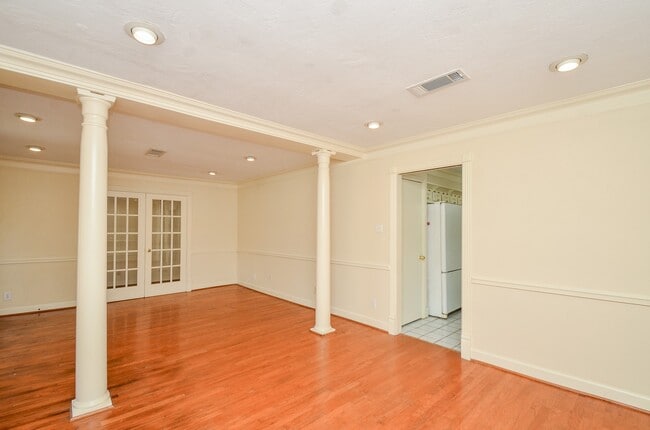 6611 Cypress Point Dr