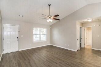 108 Julie Ln in Stockbridge, GA - Building Photo - Building Photo