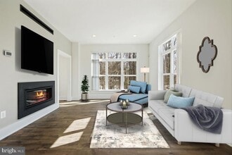 11300 Emerald Park Rd in Potomac, MD - Building Photo - Building Photo