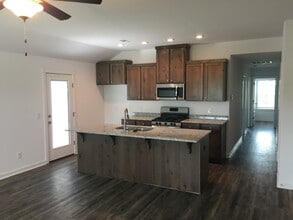 2706 N Teresa Dr, Unit B in Siloam Springs, AR - Foto de edificio - Building Photo