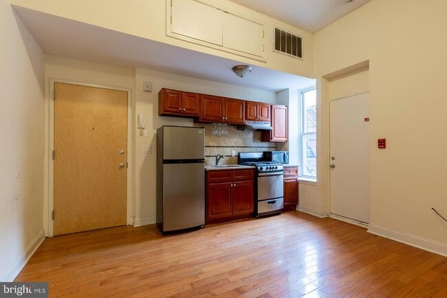 property at 3017 W Girard Ave