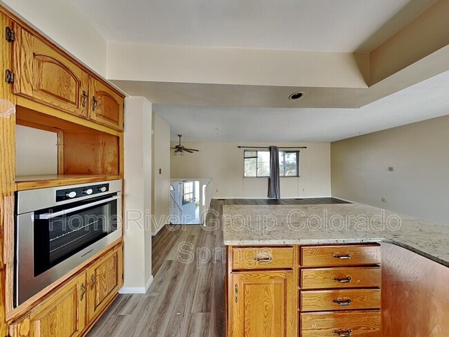 1051 Hathaway Dr in Colorado Springs, CO - Building Photo - Building Photo