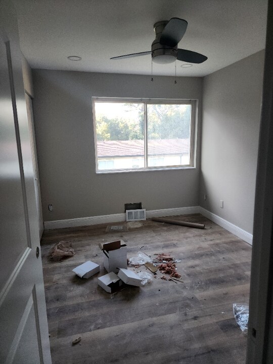 390 W Lake Ave NW in Atlanta, GA - Building Photo