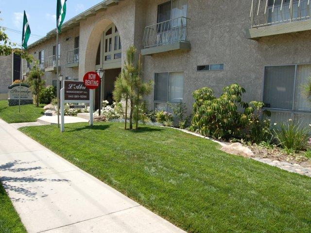 Stoneridge Apartments in Bellflower, CA - Building Photo - Building Photo