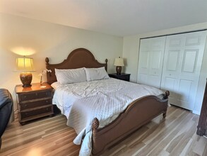 4514 S Lockwood Ridge Rd in Sarasota, FL - Building Photo - Building Photo