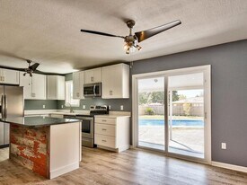 548 Kelly St in Destin, FL - Building Photo