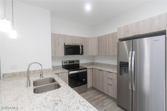 3015 S Balsam Cir in La Belle, FL - Foto de edificio - Building Photo