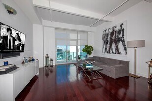 201 Aqua Ave in Miami Beach, FL - Building Photo