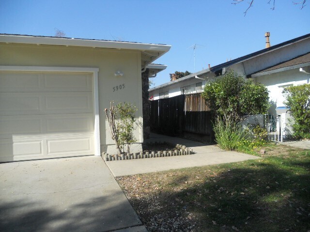 5905 Hillview Ave in San Jose, CA - Building Photo
