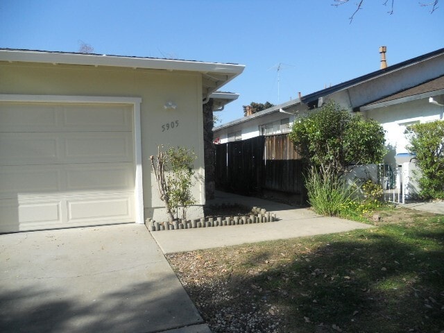 property at 5905 Hillview Ave