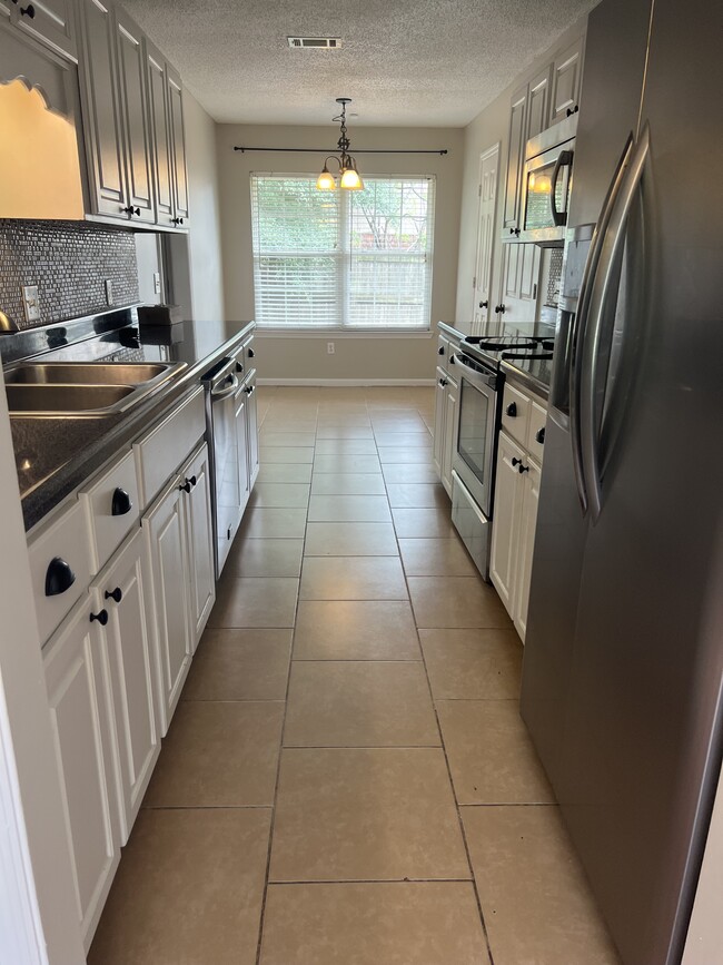 1240 Desert Storm Dr in Hinesville, GA - Building Photo - Building Photo