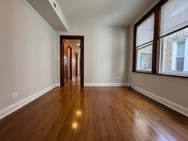 3050 N Milwaukee Ave, Unit 2R in Chicago, IL - Building Photo - Building Photo