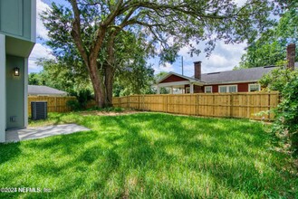 966 Ingleside Ave in Jacksonville, FL - Foto de edificio - Building Photo