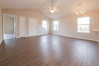 521 Lakecourt Dr in Mcdonough, GA - Building Photo - Building Photo