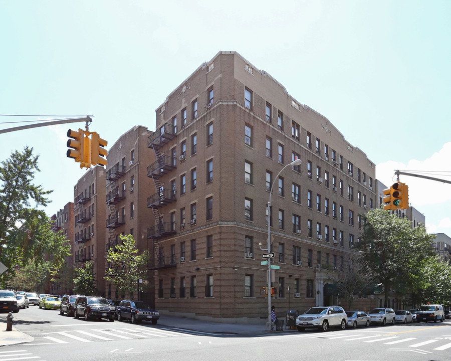 86 Fort Washington in New York, NY - Building Photo