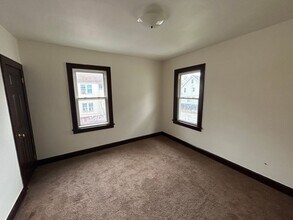 1911 Spring Rd in Cleveland, OH - Building Photo - Building Photo