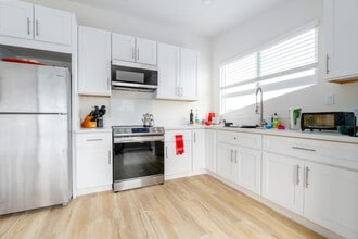 5021 Foothill Blvd in San Diego, CA - Building Photo - Building Photo