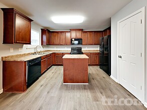 311 Lind Point Ln in Monroe, NC - Foto de edificio - Building Photo