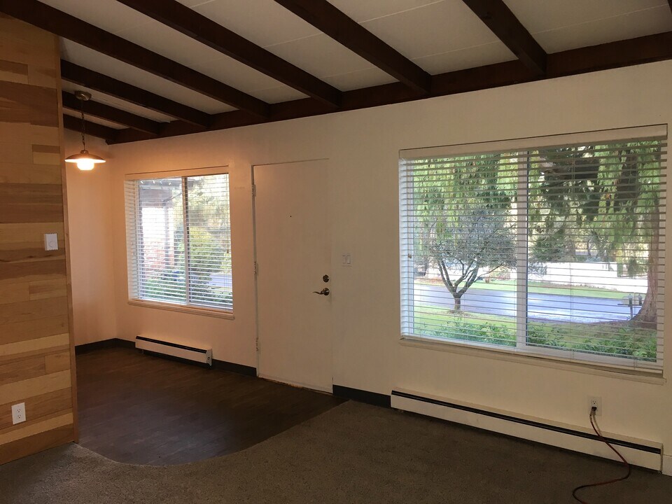 3604 Butler Dr, Unit 1 in Gig Harbor, WA - Foto de edificio