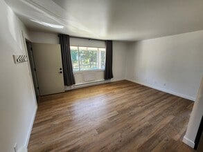 1424 Lake Shore Dr in Gladstone, MI - Building Photo - Building Photo